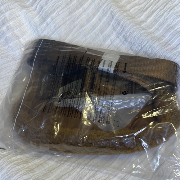 Everywhere Belt Bag Fleece - Picture 9 of 10